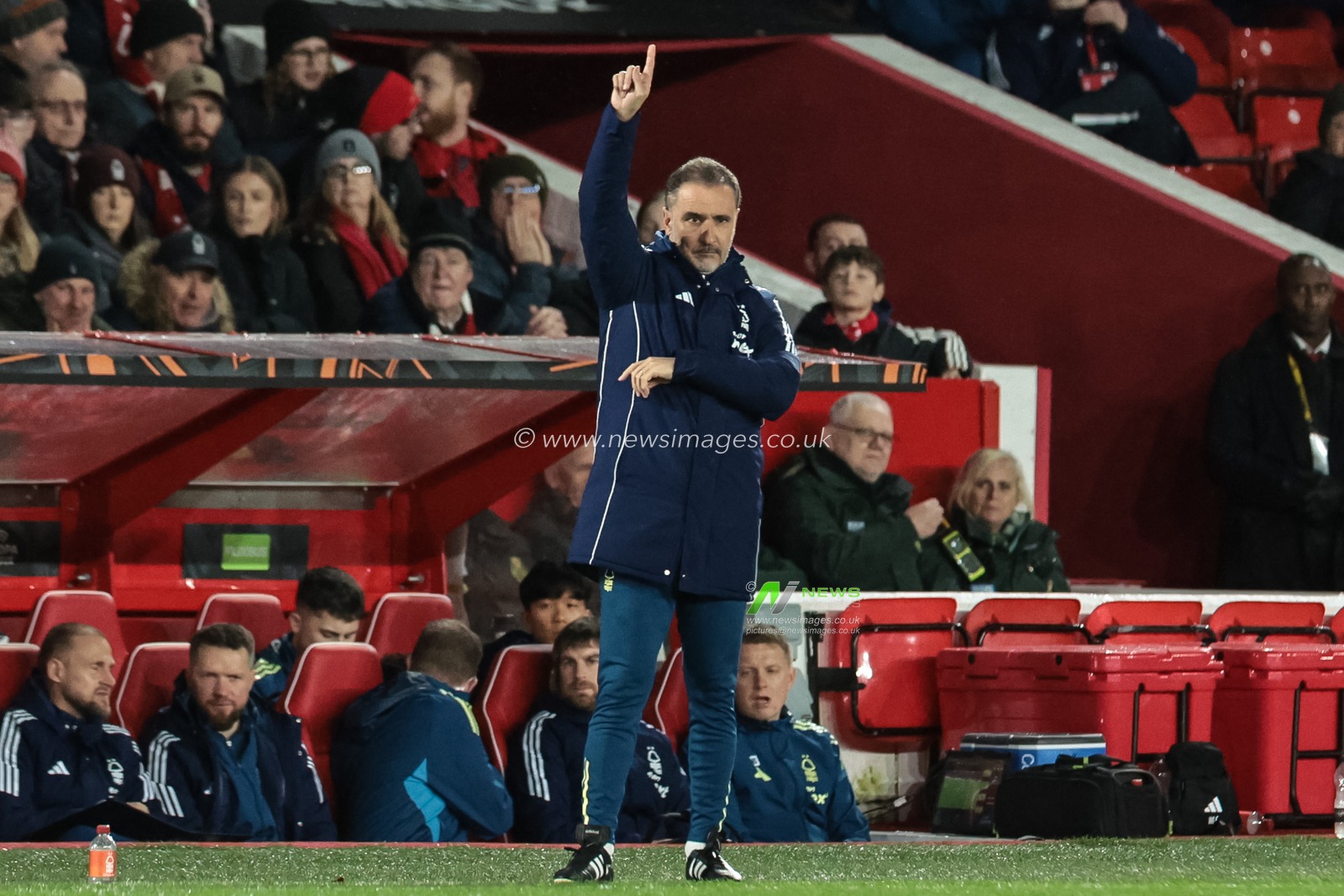 Vitor Pereira manager of Nottingham Forest gives his team instructions during the UEFA Europa League Last 16 match Nottingham Forest vs FC Midtjylland at City Ground, Nottingham, United Kingdom on 12 March 2026

(Photo by Alfie Cosgrove/News Images)