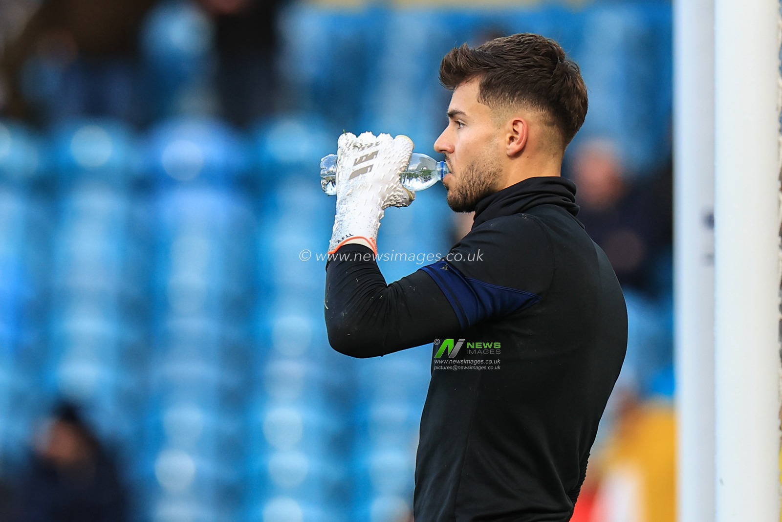 Ãlvaro Fernandez #40 of Brentford during the pre-game warmup