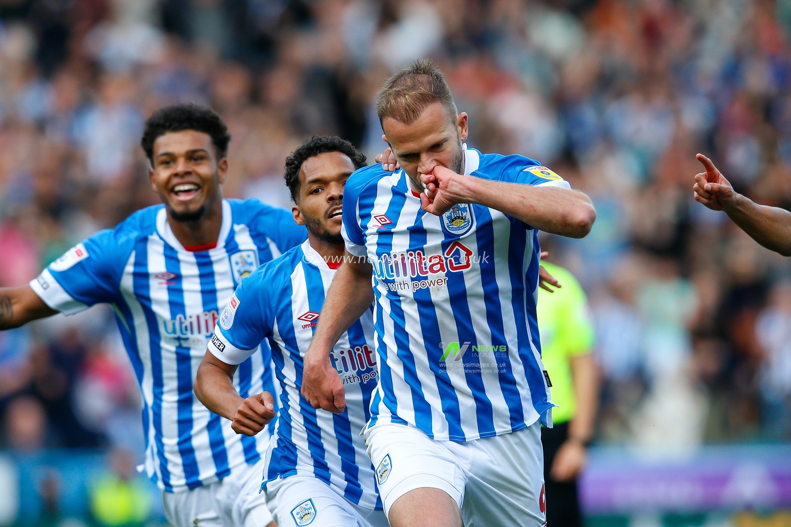 Jordan Rhodes #9 of Huddersfield Town Celebrates scoring a goal to make it 1-0 during the Sky Bet Championship match Huddersfield Town vs Cardiff City at John Smith's Stadium, Huddersfield, United Kingdom, 17th September 2022

(Photo by Ben Early/News Images)