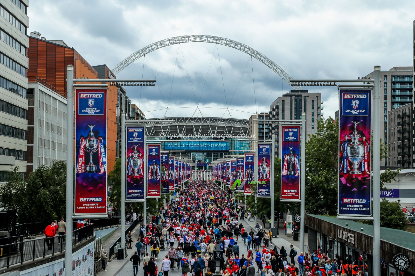 Fans arrive at Wembley Stadium prior to the Betfred Challenge Cup Final Warrington Wolves vs Hull KR at Wembley Stadium, London, United Kingdom, 7th June 2025

(Photo by Izzy Poles/News Images)