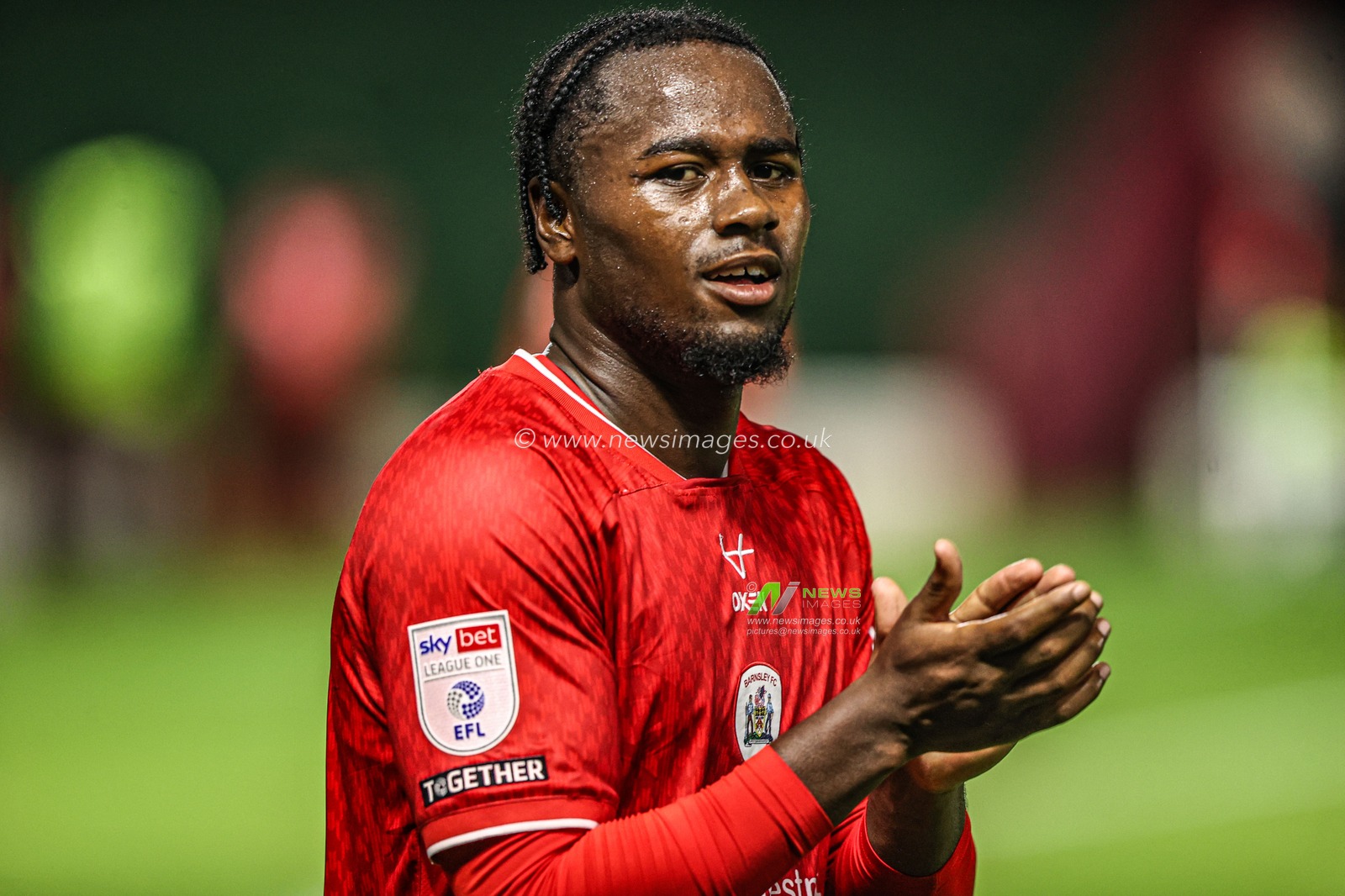 Reyes Cleary of Barnsley applauds the fans after the game during the Sky Bet League One match Barnsley vs Blackpool at Oakwell, Barnsley, United Kingdom on 02 September 2026

(Photo by Alfie Cosgrove/News Images)