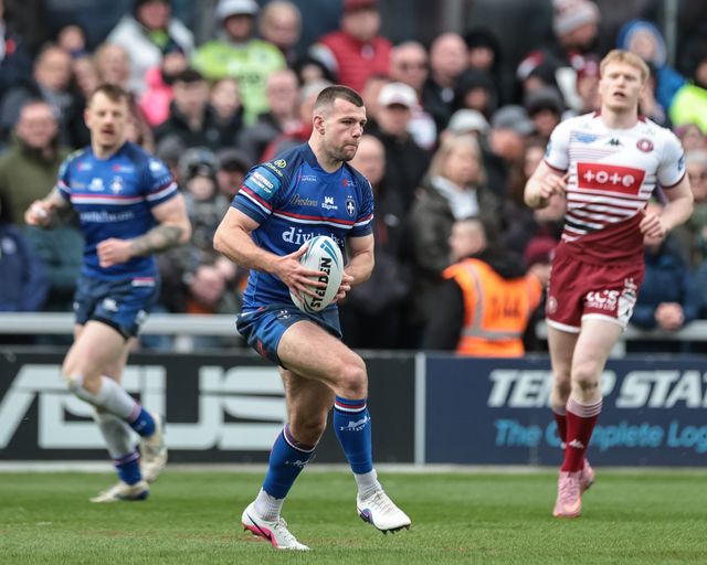 Max Jowitt of Wakefield Trinity breaks with the ball during the Betfred Challenge Cup Quarter Final match Wakefield Trinity vs Wigan Warriors at DIY Kitchens Stadium, Wakefield, United Kingdom on 12 April 2026

(Photo by Mark Cosgrove/News Images)