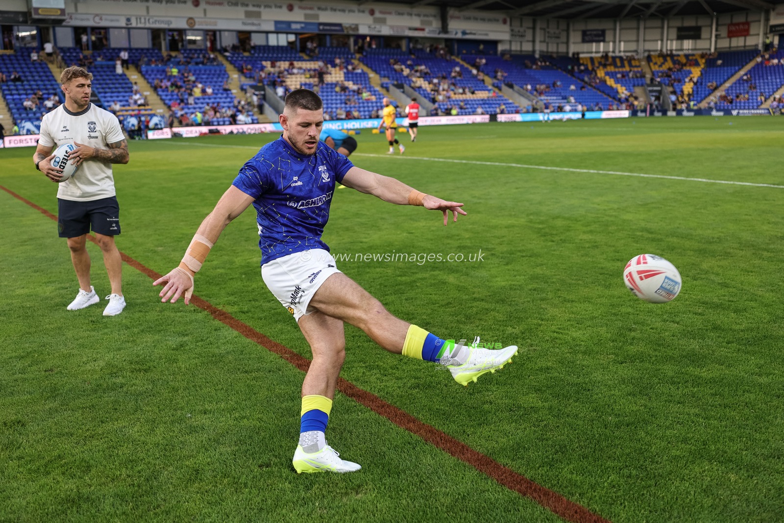 Danny Walker of Warrington Wolves in the pre-game warm up during the Betfred Super League round 23 match Warrington Wolves vs York Knights at The Halliwell Jones Stadium, Warrington, United Kingdom on 13 August 2026

(Photo by Mark Cosgrove/News Images)