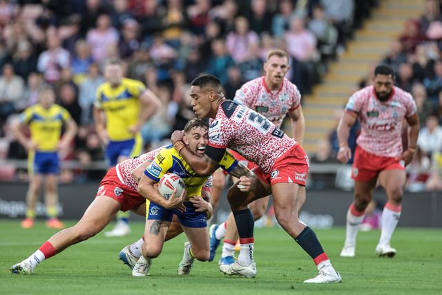 Sam Powell of Warrington Wolves is tackled around the neck by Joe Ofahengaue of Leigh Leopards during the Betfred Super League Round 20 Leigh Leopards vs Warrington Wolves at Leigh Sports Village, Leigh, United Kingdom, 1st August 2025

(Photo by Mark Cosgrove/News Images)