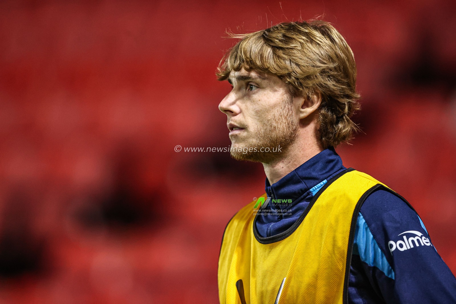 Luca Connell of Barnsley warming up on the sidelines during the Sky Bet League One match Barnsley vs Blackpool at Oakwell, Barnsley, United Kingdom on 02 September 2026

(Photo by Alfie Cosgrove/News Images)