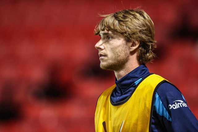 Luca Connell of Barnsley warming up on the sidelines during the Sky Bet League One match Barnsley vs Blackpool at Oakwell, Barnsley, United Kingdom on 02 September 2026

(Photo by Alfie Cosgrove/News Images)