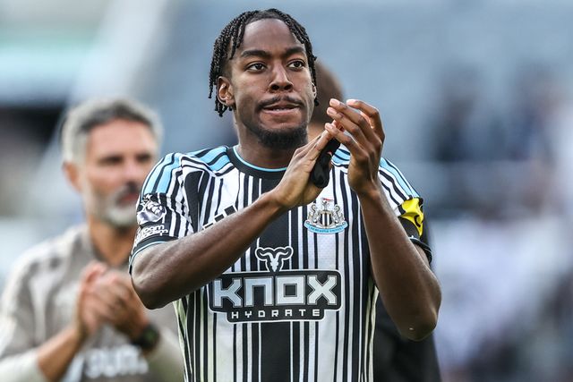 Anthony Elanga of Newcastle United applauds the fans after the game during the Premier League match Newcastle Untied vs Liverpool at St. James's Park, Newcastle, United Kingdom on 23 August 2026

(Photo by Alfie Cosgrove/News Images)