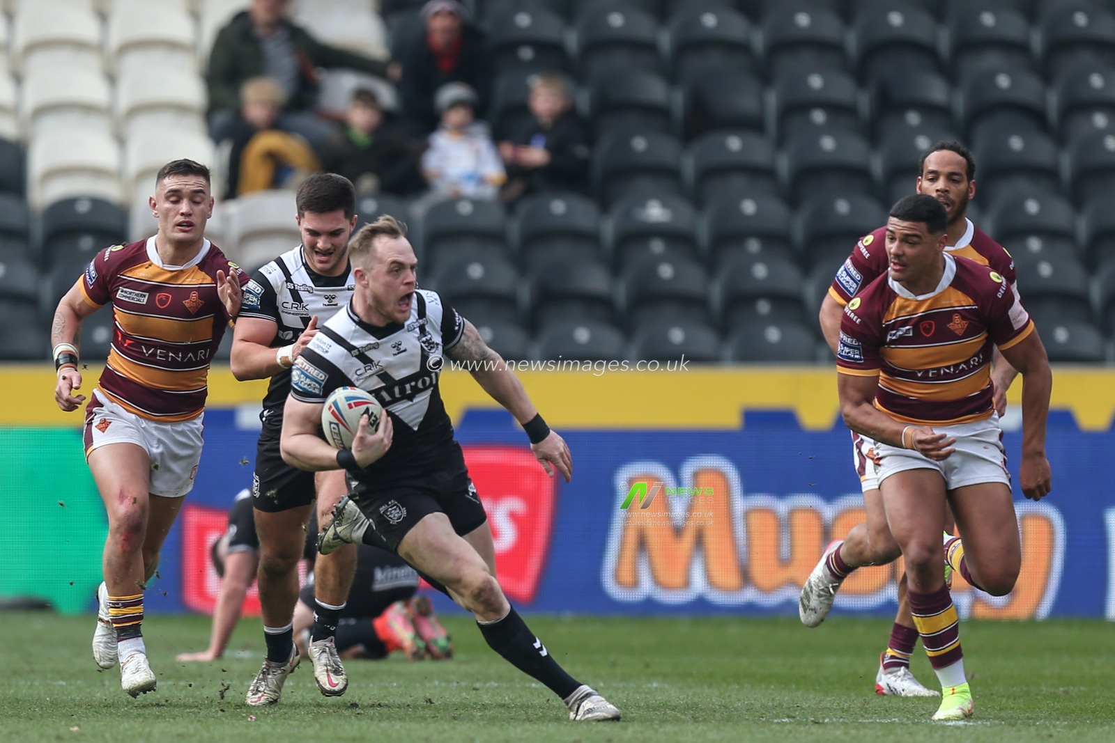 Adam Swift (2) of Hull FC breaks through the Huddersfield defence