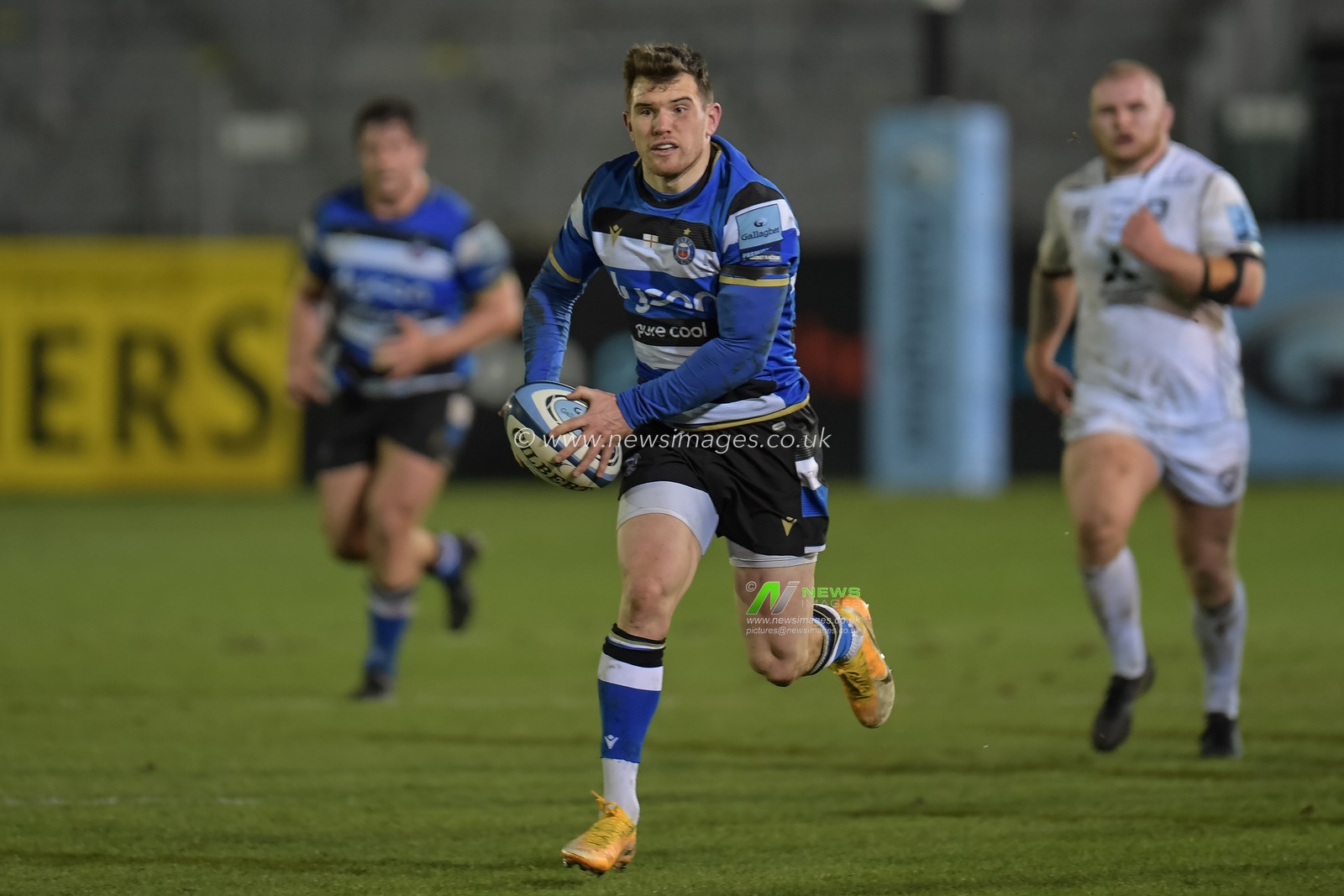 Ben  Spencer #9 of Bath Rugby breaks through the Gloucester defense