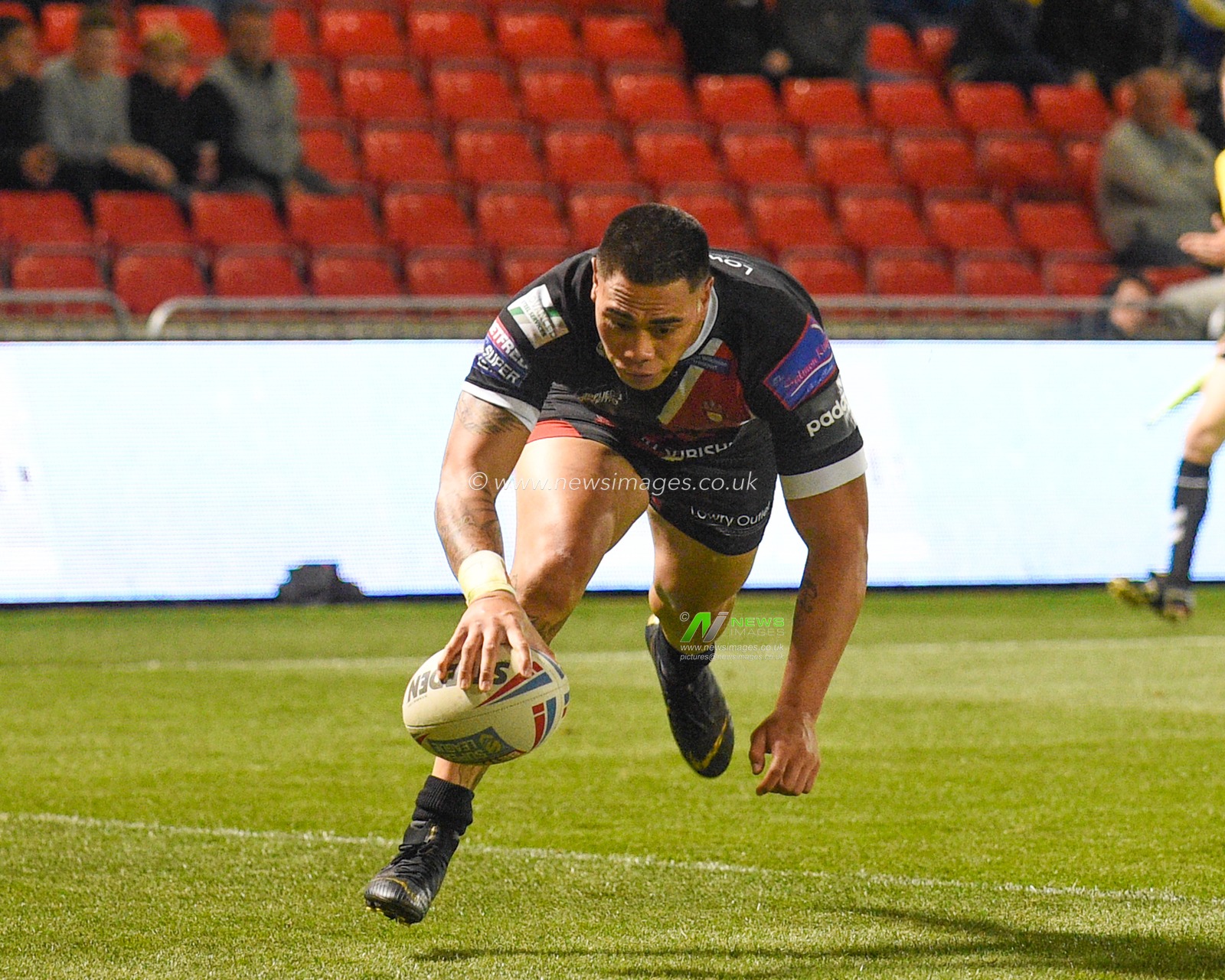 29th August 2019 ,  AJ Bell Stadium, Salford, England;  Betfred Super League Rugby, Round 27, Salford Red Devils vs Warrington Wolves ; Ken Sio (23) of Salford Red Devils scores his hat-trick

Credit: Richard Long/News Images