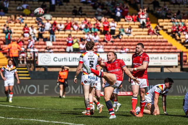 Mikey Lewis of Hull KR celebrates his try during the Betfred Super League round 9 match Bradford Bulls vs Hull KR at Odsal Stadium, Bradford, United Kingdom on 25 April 2026

(Photo by Alfie Cosgrove/News Images)