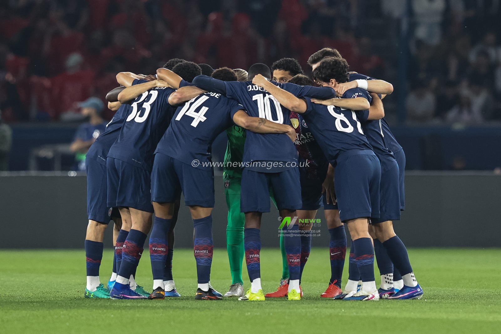 Paris Saint-Germain team huddle during the UEFA Champions League Quarter Finals match Paris Saint-Germain vs Liverpool at Parc des Princes, Paris, France on 08 April 2026

(Photo by Alfie Cosgrove/News Images)
