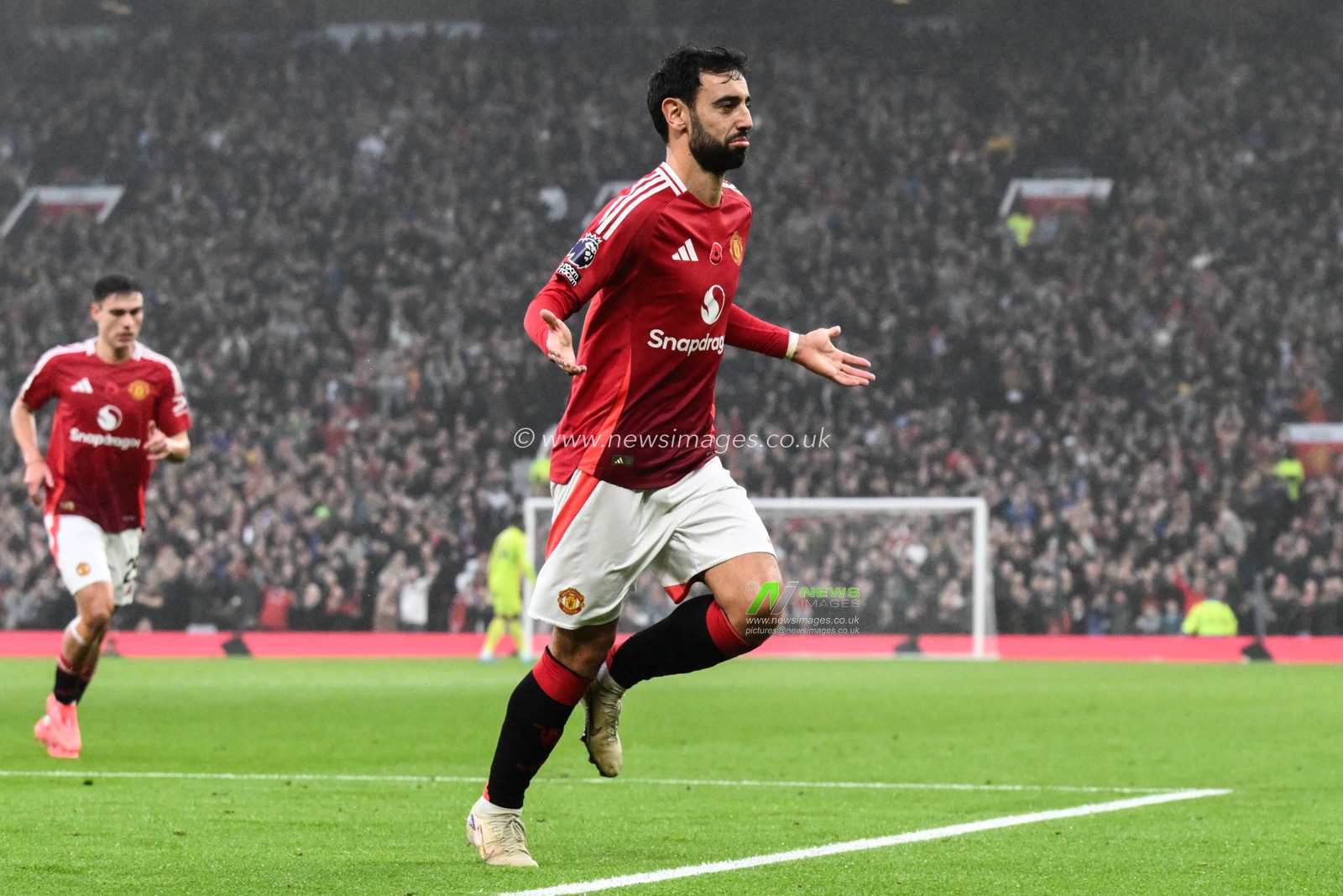 Bruno Fernandes of Manchester United celebrates his goal to make it 1-0 during the Premier League match Manchester United vs Leicester City at Old Trafford, Manchester, United Kingdom, 10th November 2024

(Photo by Craig Thomas/News Images)