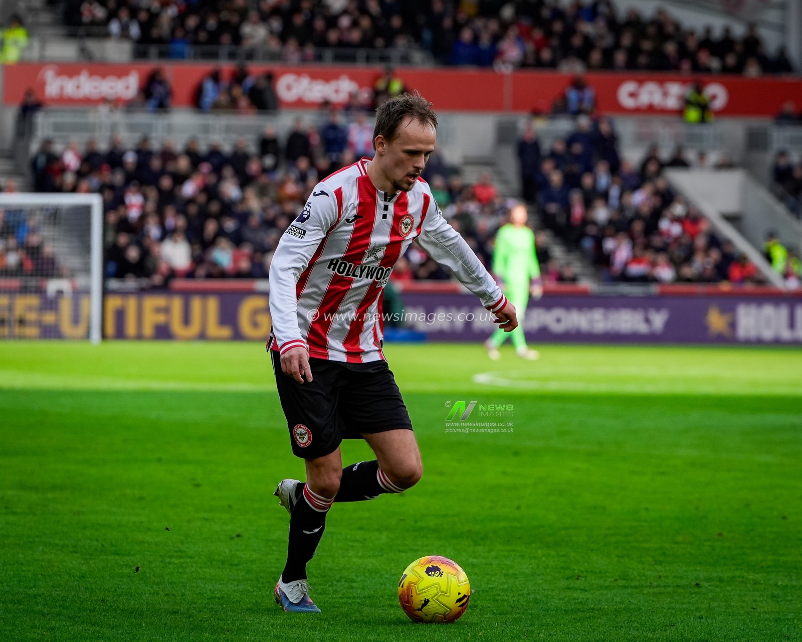 Mikkel Damsgaard of Brentford makes a run with the ball  during the Premier League match Brentford vs Nottingham Forest at The Gtech Community Stadium, London, United Kingdom, 25th January 2026

(Photo by Maynard Manyowa/News Images)