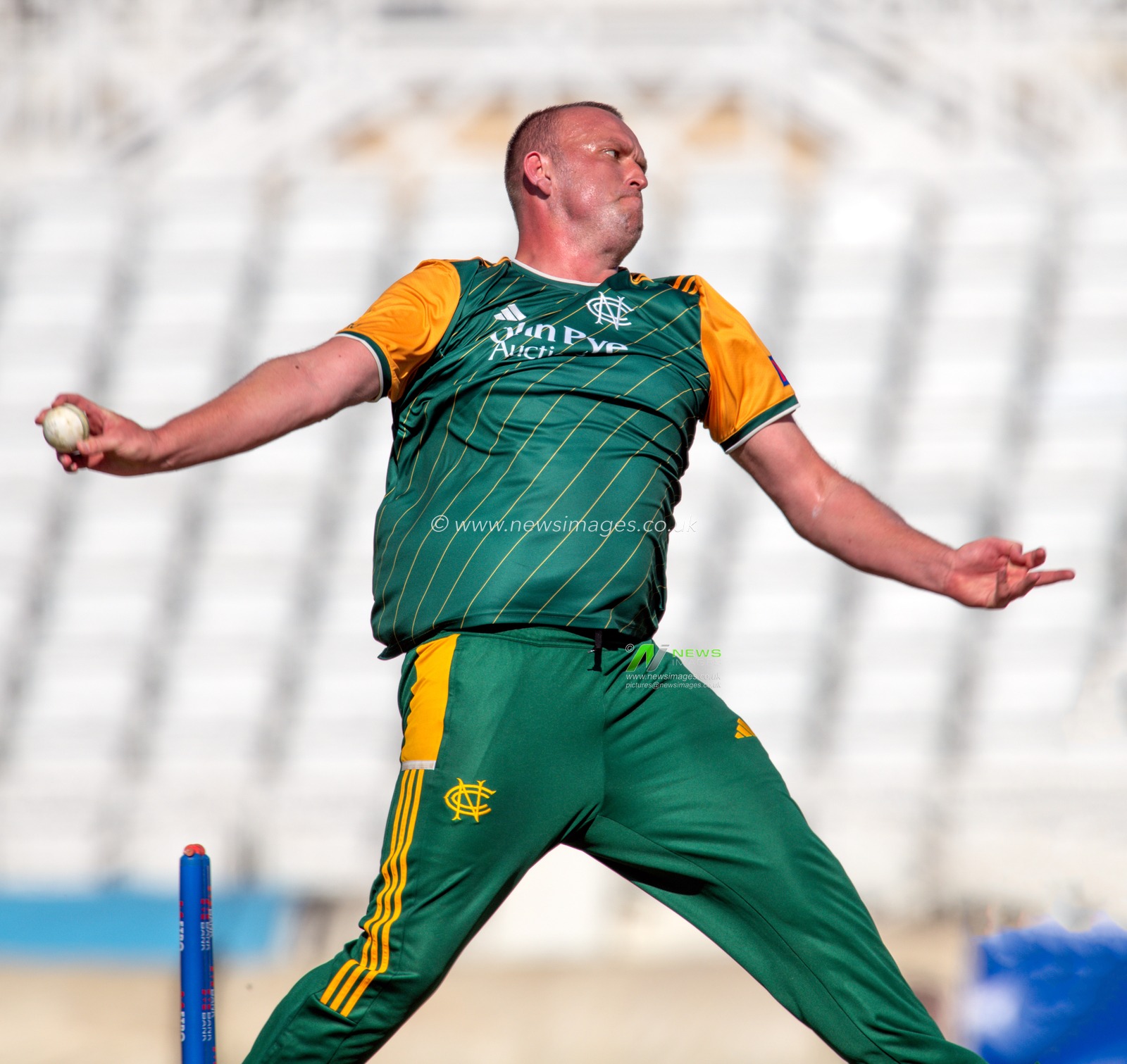 Luke FLETCHER of Nottingham Outlaws bowling during the Royal London One-day Cup match Nottinghamshire vs Essex at Trent Bridge, Nottingham, United Kingdom, 11th August 2024

(Photo by Mark Dunn/News Images)