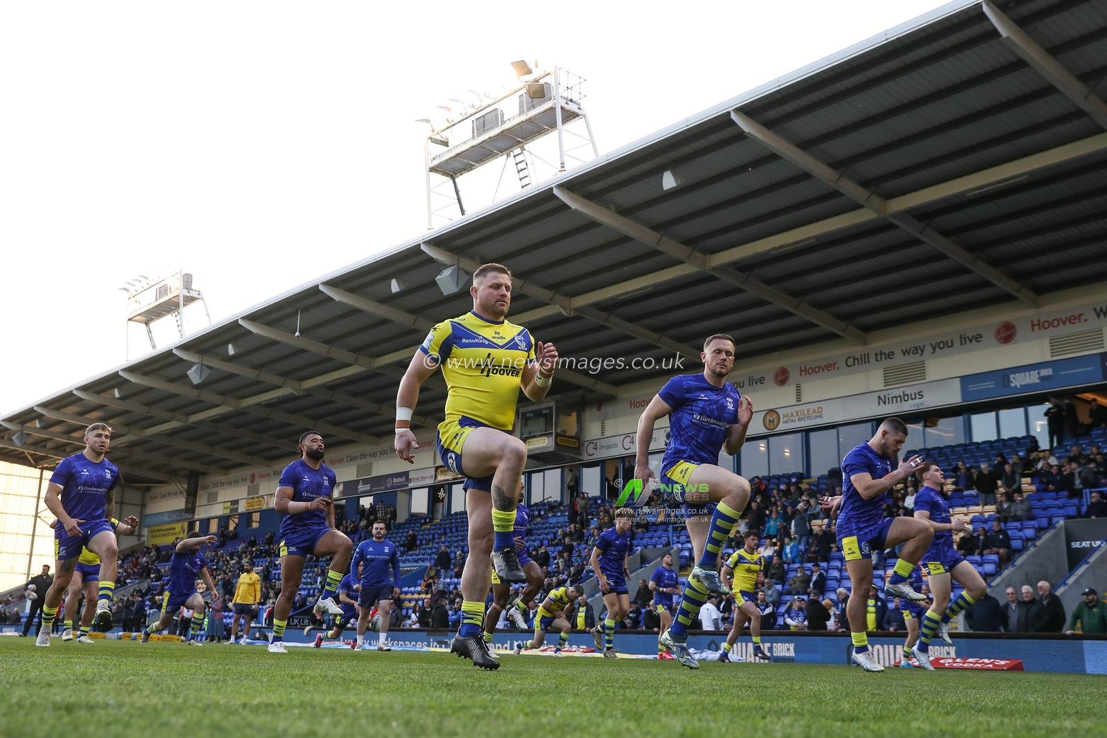 Luke Yates of Warrington Wolves during the pre-game warm up ahead of the Betfred Super League Round 9 match Warrington Wolves vs St Helens at Halliwell Jones Stadium, Warrington, United Kingdom, 24th April 2025

(Photo by Gareth Evans/News Images)