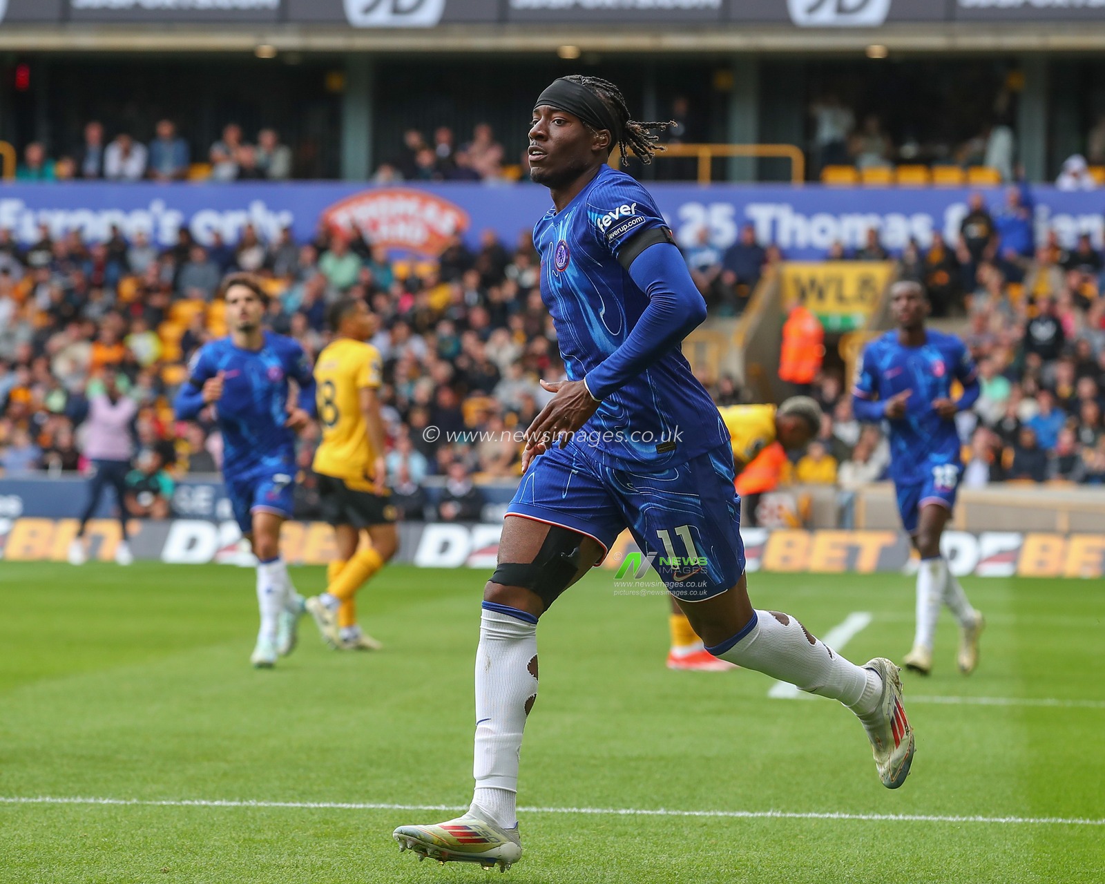 Noni Madueke of Chelsea celebrates his goal to make it 2-4 during the Premier League match Wolverhampton Wanderers vs Chelsea at Molineux, Wolverhampton, United Kingdom, 25th August 2024

(Photo by Gareth Evans/News Images)