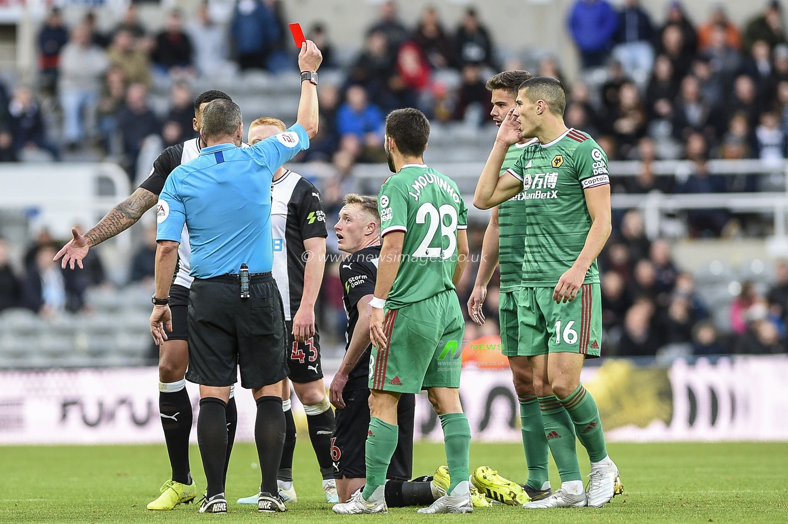 27th October 2019, St. James's Park, Newcastle, England; Premier League, Newcastle United v Wolverhampton Wanderers : Sean Longstaff of Newcastle United is shown a red card

Credit: Iam Burn/News Images