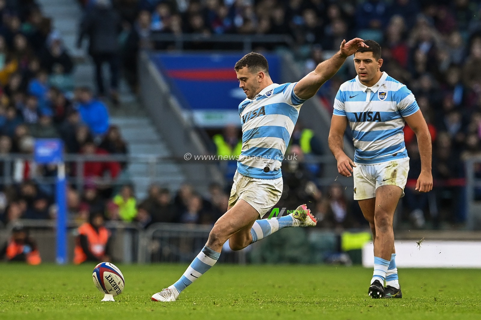 Emiliano Boffelli of Argentina takes penalty to make it 29-30 to Argentina during the Autumn international match England vs Argentina at Twickenham Stadium, Twickenham, United Kingdom, 6th November 2022

(Photo by Craig Thomas/News Images)