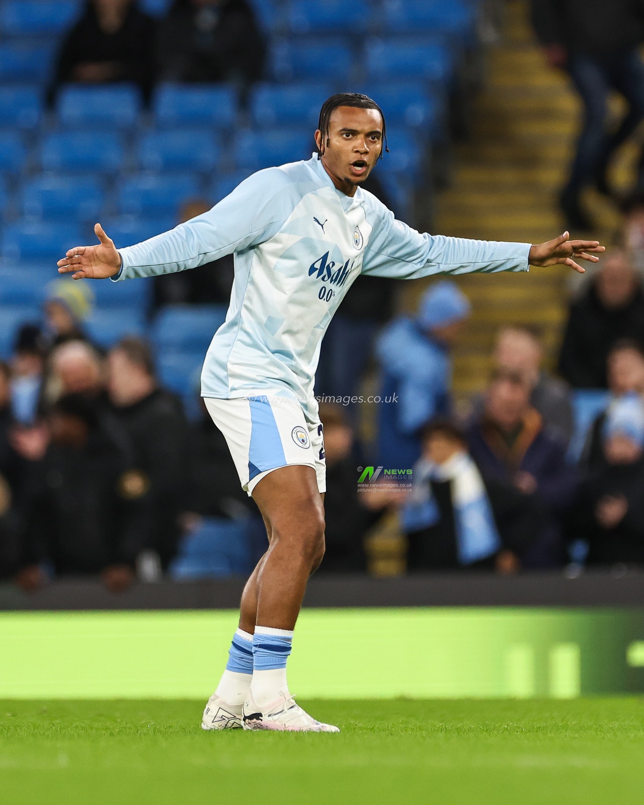 Manuel Akanji of Manchester City during the pre-game warmup ahead of the Premier League match Manchester City vs Aston Villa at Etihad Stadium, Manchester, United Kingdom, 3rd April 2024

(Photo by Mark Cosgrove/News Images)