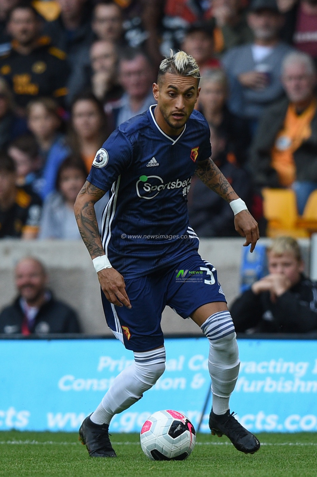 28th September 2019, Molineux, Wolverhampton, England; Premier League, Wolverhampton Wanderers v Watford : Roberto Pereyra (37) of Watford  in action during the game

Credit: Richard Long/News Images