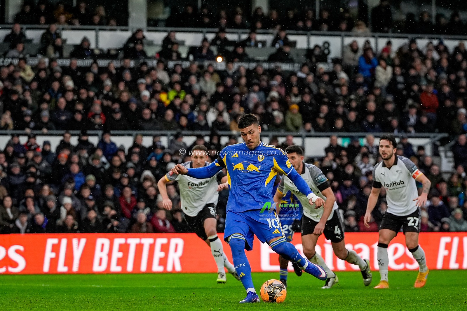 Joël Piroe of Leeds United sees his penalty saved during the Emirates FA Cup Third Round match Derby County vs Leeds United at Pride Park Stadium, Derby, United Kingdom, 11th January 2026

(Photo by Maynard Manyowa/News Images)