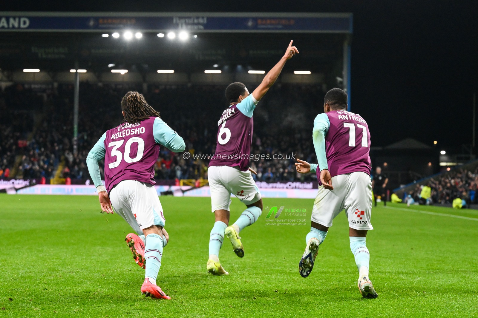 CJ Egan-Riley of Burnley celebrates his goal to make it 2-0 during the Sky Bet Championship match Burnley vs Coventry City at Turf Moor, Burnley, United Kingdom, 26th November 2024

(Photo by Craig Thomas/News Images)