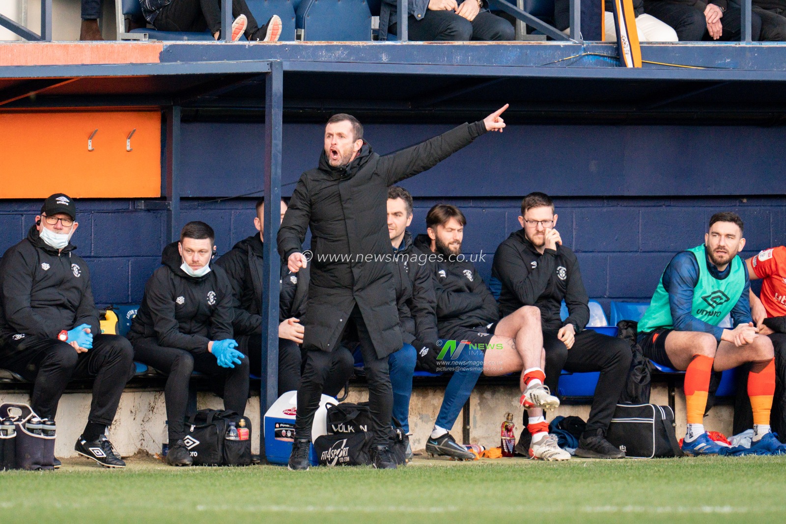 Nathan Jones manager of Luton Town urges his players on