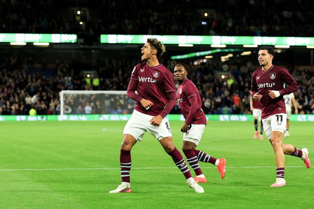 Ugo Raghouber of Burnley celebrates after scoring to make it 1-1 during the Sky Bet Championship match Burnley vs Middlesbrough at Turf Moor, Burnley, United Kingdom on 02 September 2026

(Photo by Jorge Horsted/News Images)