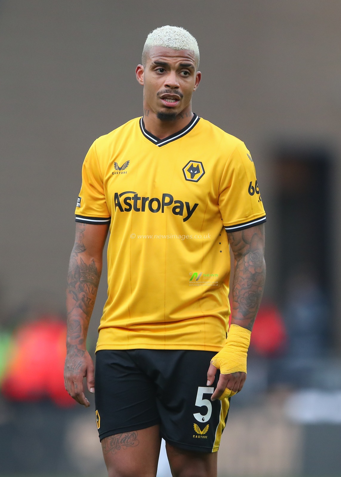 Mario Lemina of Wolverhampton Wanderers, during the Premier League match Wolverhampton Wanderers vs Fulham at Molineux, Wolverhampton, United Kingdom, 9th March 2024

(Photo by Gareth Evans/News Images)