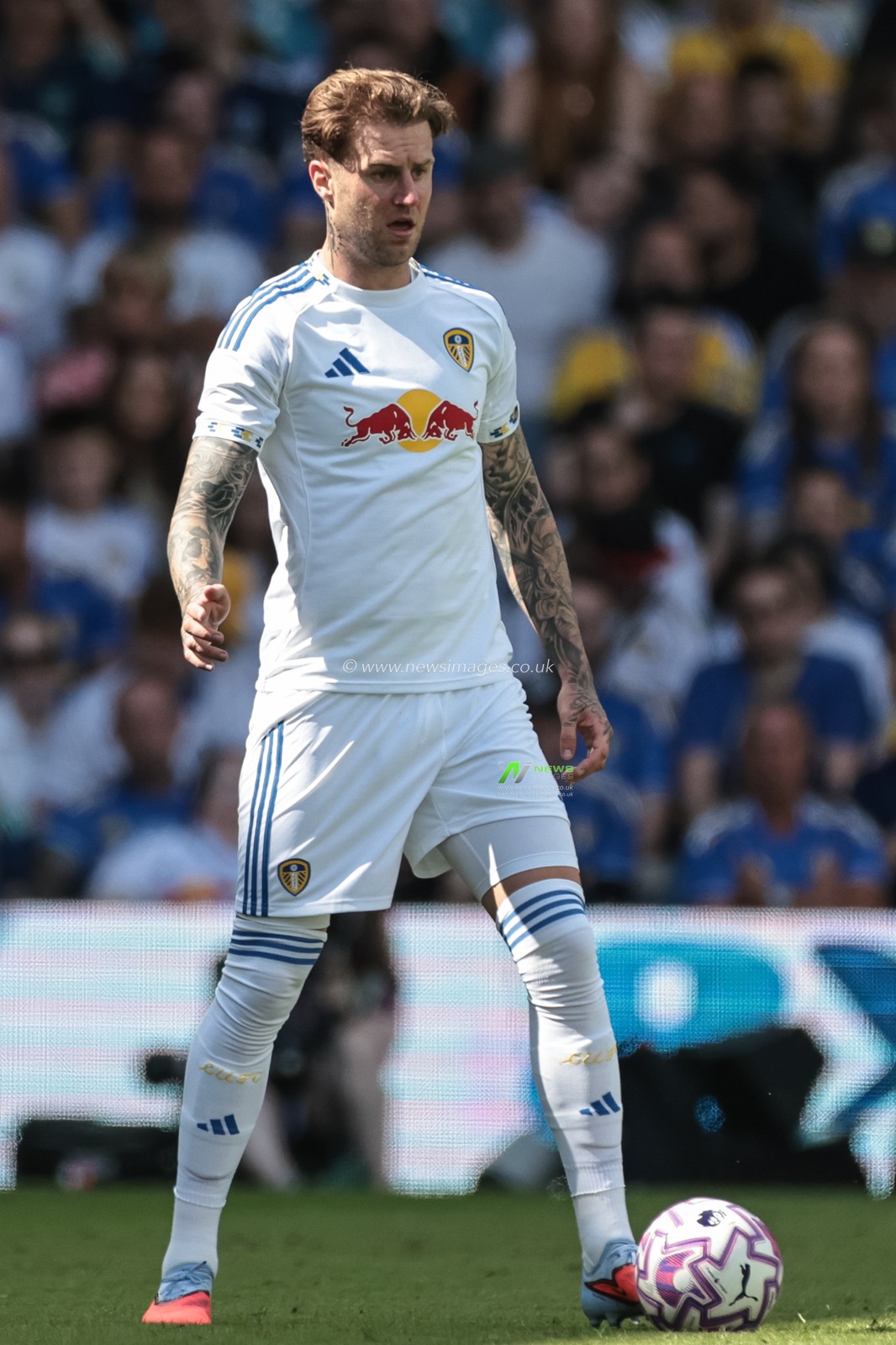 Joe Rodon of Leeds United with the ball during the Pre-season friendly match Leeds United vs Villarreal at Elland Road, Leeds, United Kingdom, 2nd August 2025

(Photo by Mark Cosgrove/News Images)
