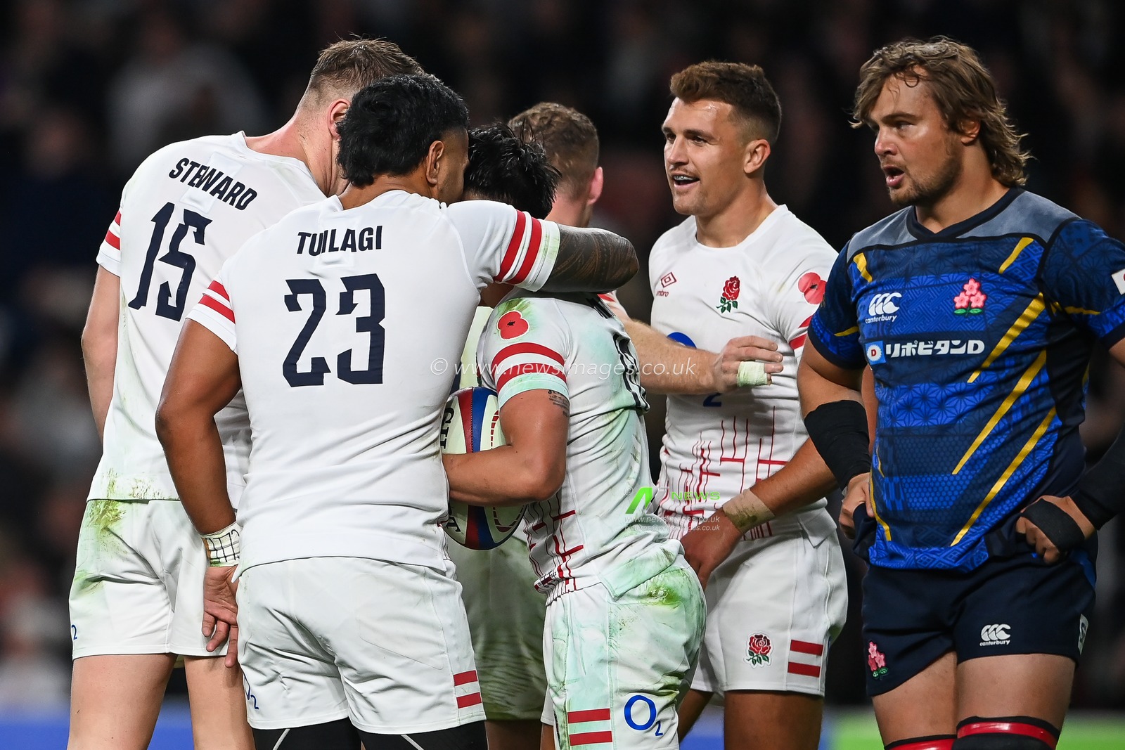 Marcus Smith of England celebrates his try during the Autumn internationals match England vs Japan at Twickenham Stadium, Twickenham, United Kingdom, 12th November 2022

(Photo by Craig Thomas/News Images)