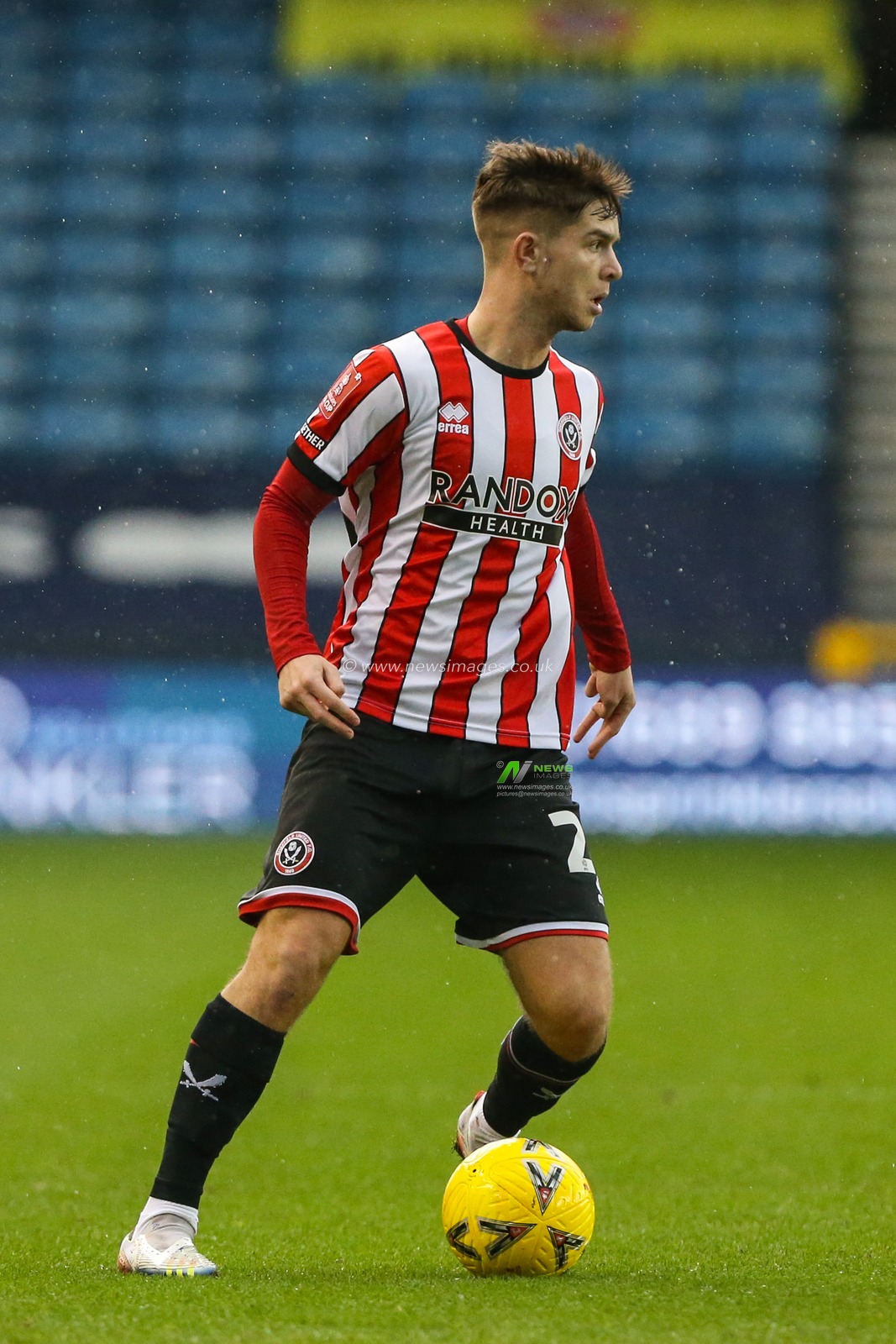 James McAtee #28 of Sheffield United on the ball during the Emirates FA Cup Third Round match Millwall vs Sheffield United at The Den, London, United Kingdom, 7th January 2023

(Photo by Arron Gent/News Images)