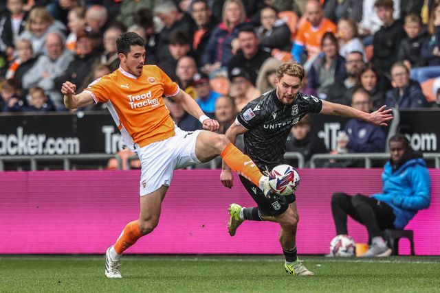Elkan Baggott of Blackpool controls the ball under pressure from Sam Smith of Wrexham during the Sky Bet League 1 match Blackpool vs Wrexham at Bloomfield Road, Blackpool, United Kingdom, 21st April 2025

(Photo by Alfie Cosgrove/News Images)
