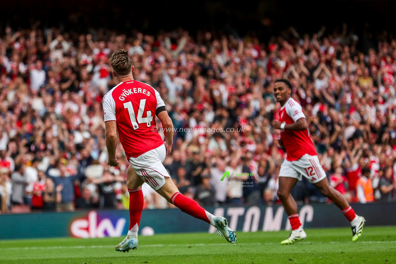 Viktor Gyokeres of Arsenal celebrates his goal to make it 3-0 during the Premier League match Arsenal vs Leeds United at Emirates Stadium, London, United Kingdom, 23rd August 2025

(Photo by Izzy Poles/News Images)