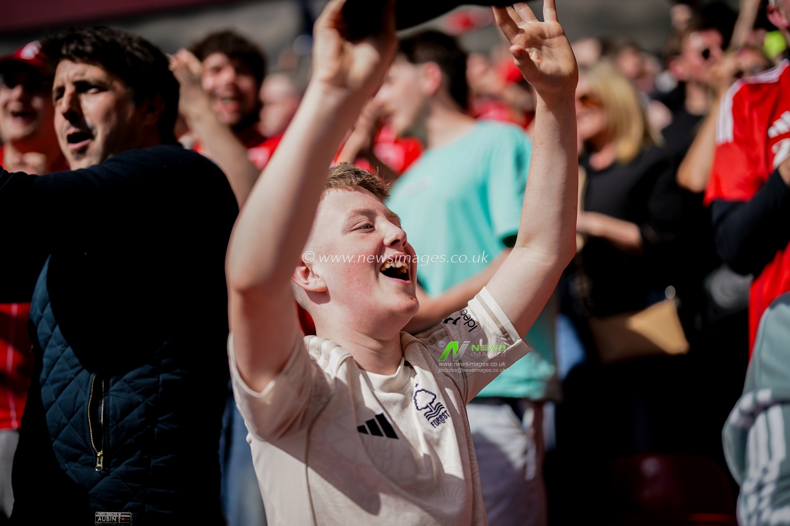 Forest fans celebrates Elliot Anderson of Nottingham Forest scoring a goal to make it  during the Premier League match Nottingham Forest vs Newcastle Untied at City Ground, Nottingham, United Kingdom on 10 May 2026

(Photo by Maynard Manyowa/News Images)