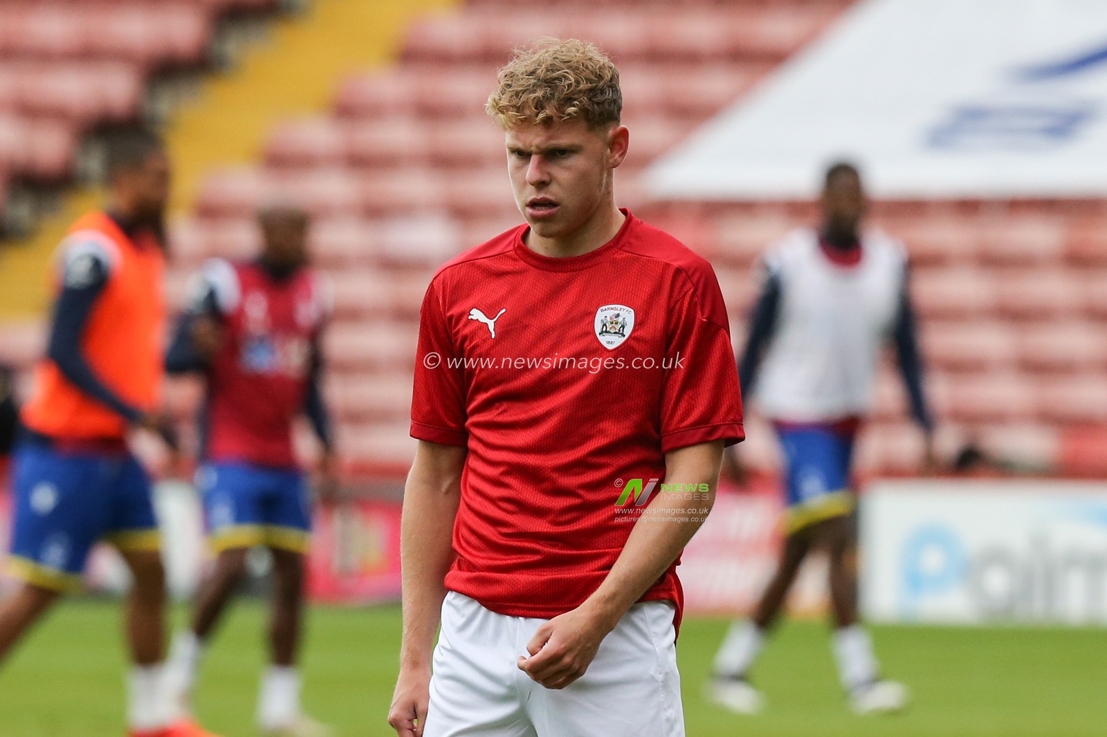 Kilian Ludewig (14) of Barnsley during the warm up