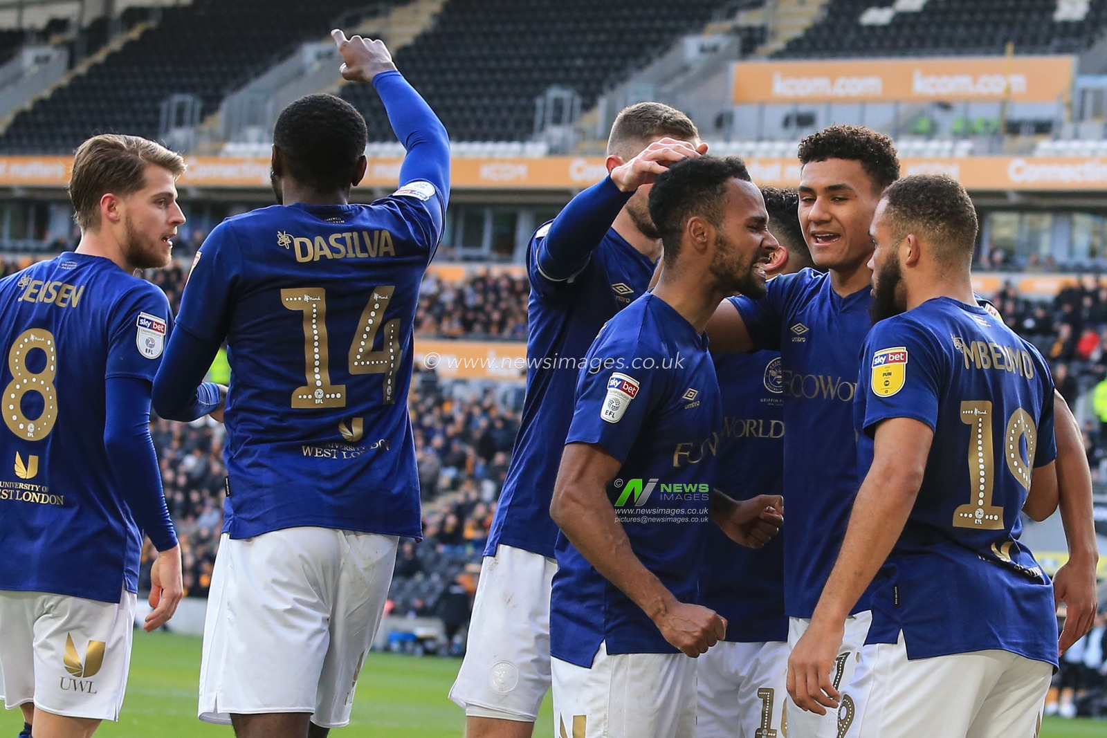 1st February 2020, KC Stadium, Kingston upon Hull, England; Sky Bet Championship, Hull City v Brentford : Ollie Watkins (11) of Brentford celebrates his goal