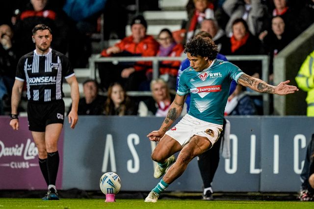 St Helens miss a conversion during the Betfred Challenge Cup Quarter Final match St Helens vs Catalans Dragons at The BrewDog Stadium, St Helens, United Kingdom on 10 April 2026

(Photo by Maynard Manyowa/News Images)