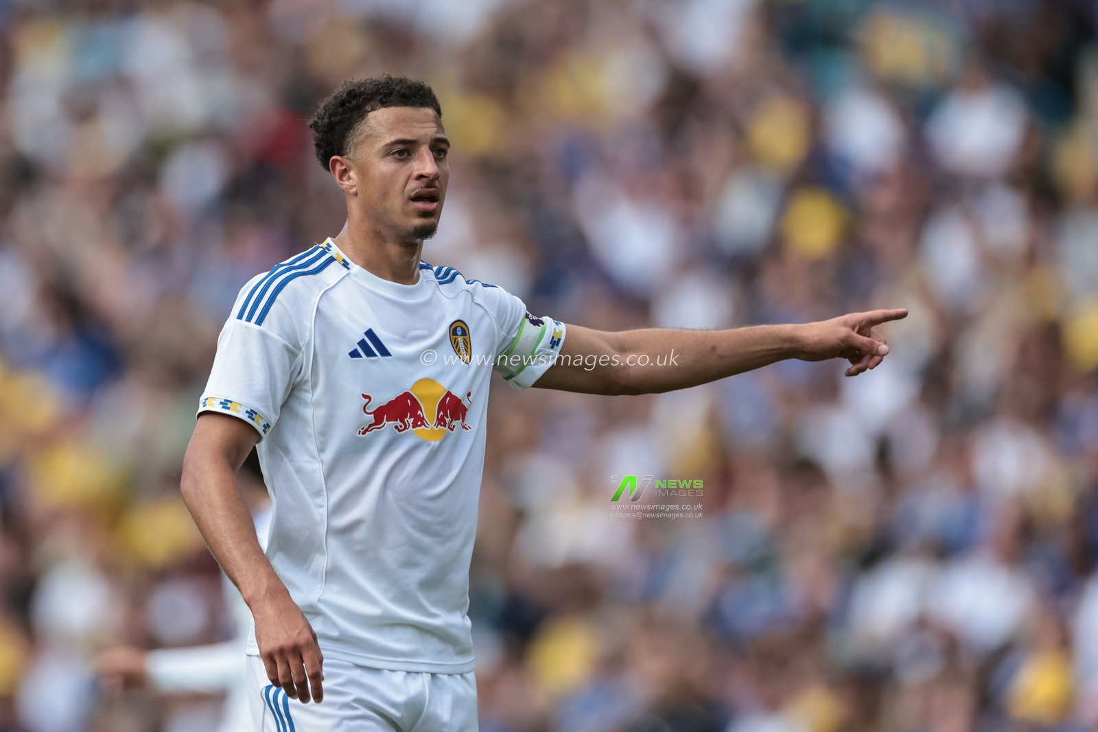 Ethan Ampadu of Leeds United gives his team instructions during the Pre-season friendly match Leeds United vs Villarreal at Elland Road, Leeds, United Kingdom, 2nd August 2025

(Photo by Mark Cosgrove/News Images)