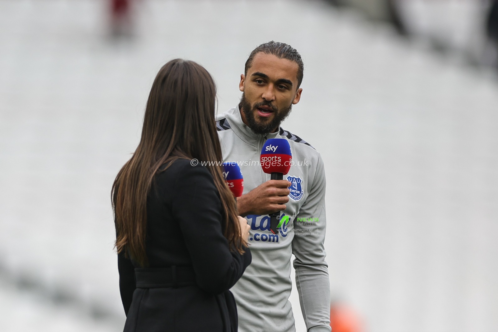 Dominic Calvert-Lewin #9 of Everton speaks to Sky Sports before the game during the Premier League match West Ham United vs Everton at London Stadium, London, United Kingdom, 29th October 2023

(Photo by Mark Cosgrove/News Images)