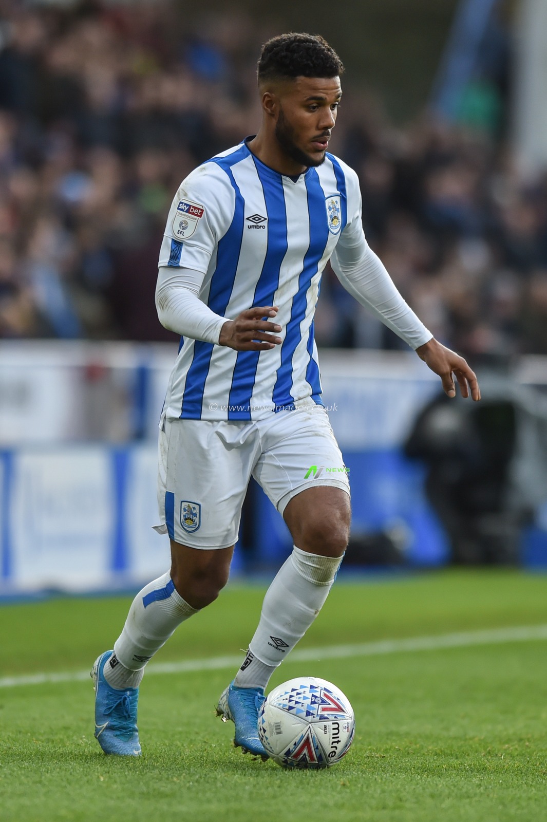 7th December 2019, John Smith's Stadium, Huddersfield, England; Sky Bet Championship, Huddersfield Town v Leeds United : Elias Kachunga (9) of Huddersfield Town 

Credit: Dean Williams/News Images
