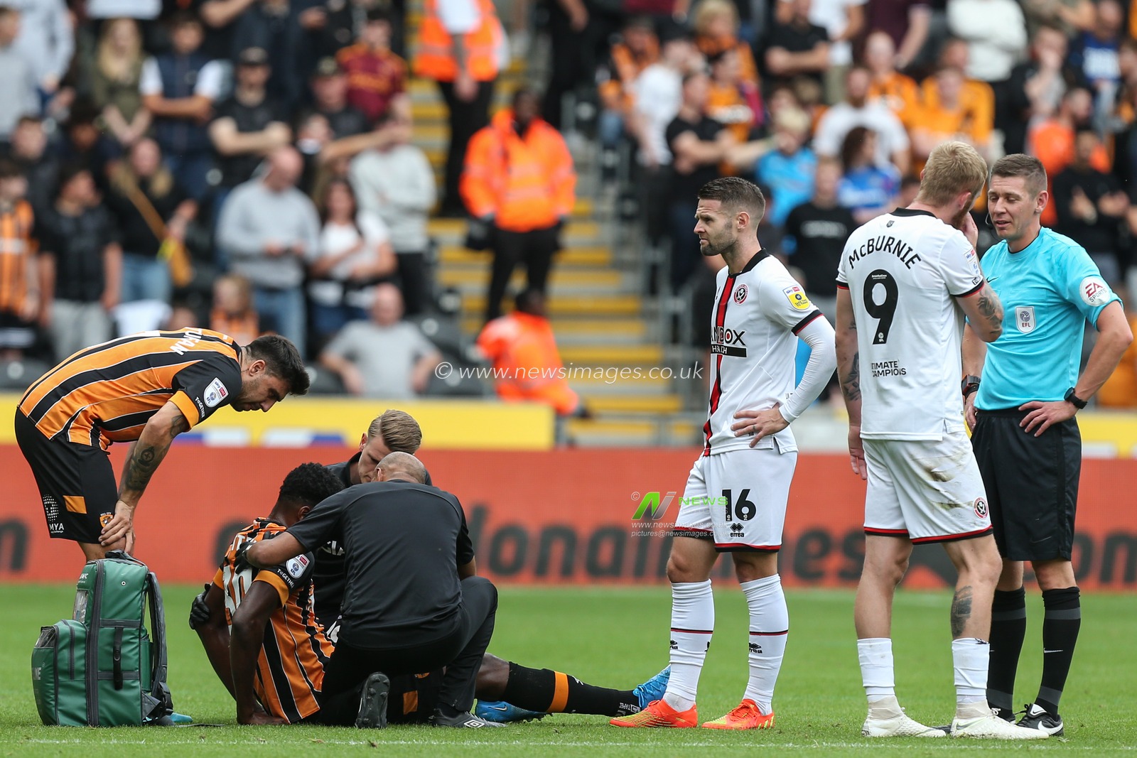 Benjamin Tetteh #30 of Hull City lies on the ground in pain receiving medical help during the Sky Bet Championship match Hull City vs Sheffield United at MKM Stadium, Hull, United Kingdom, 4th September 2022

(Photo by David Greaves Photos/ Via/News Images)