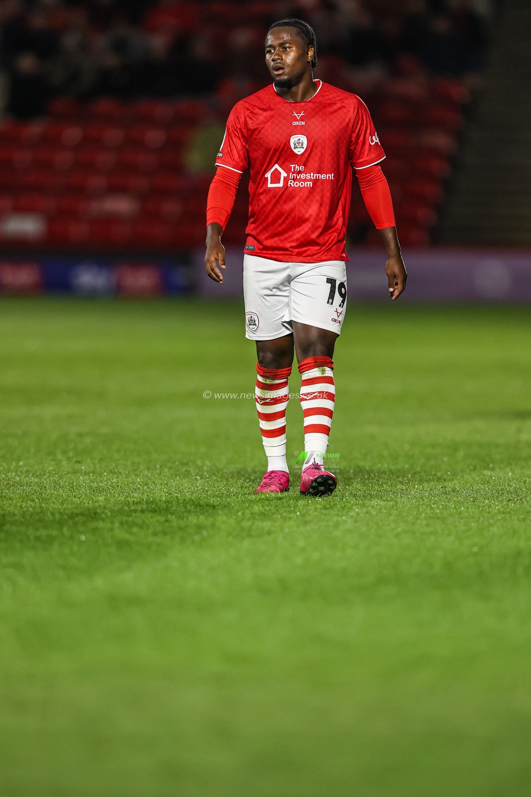 Reyes Cleary of Barnsley during the Sky Bet League One match Barnsley vs Blackpool at Oakwell, Barnsley, United Kingdom on 02 September 2026

(Photo by Alfie Cosgrove/News Images)