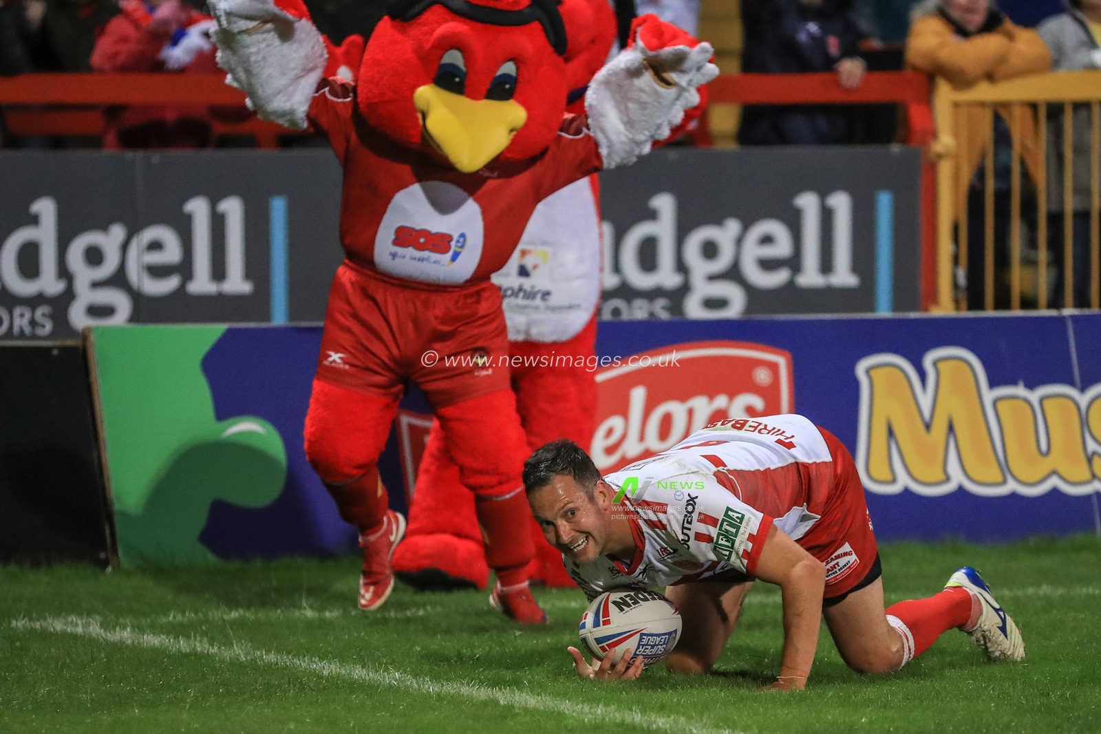 6th September 2019 , KCOM Craven Park, Hull, England;  Betfred Super League Rugby, Round 28, Hull KR vs London Broncos ; Danny McGuire (7) of Hull KR goes over for a try 


Credit: Mark Cosgrove/News Images