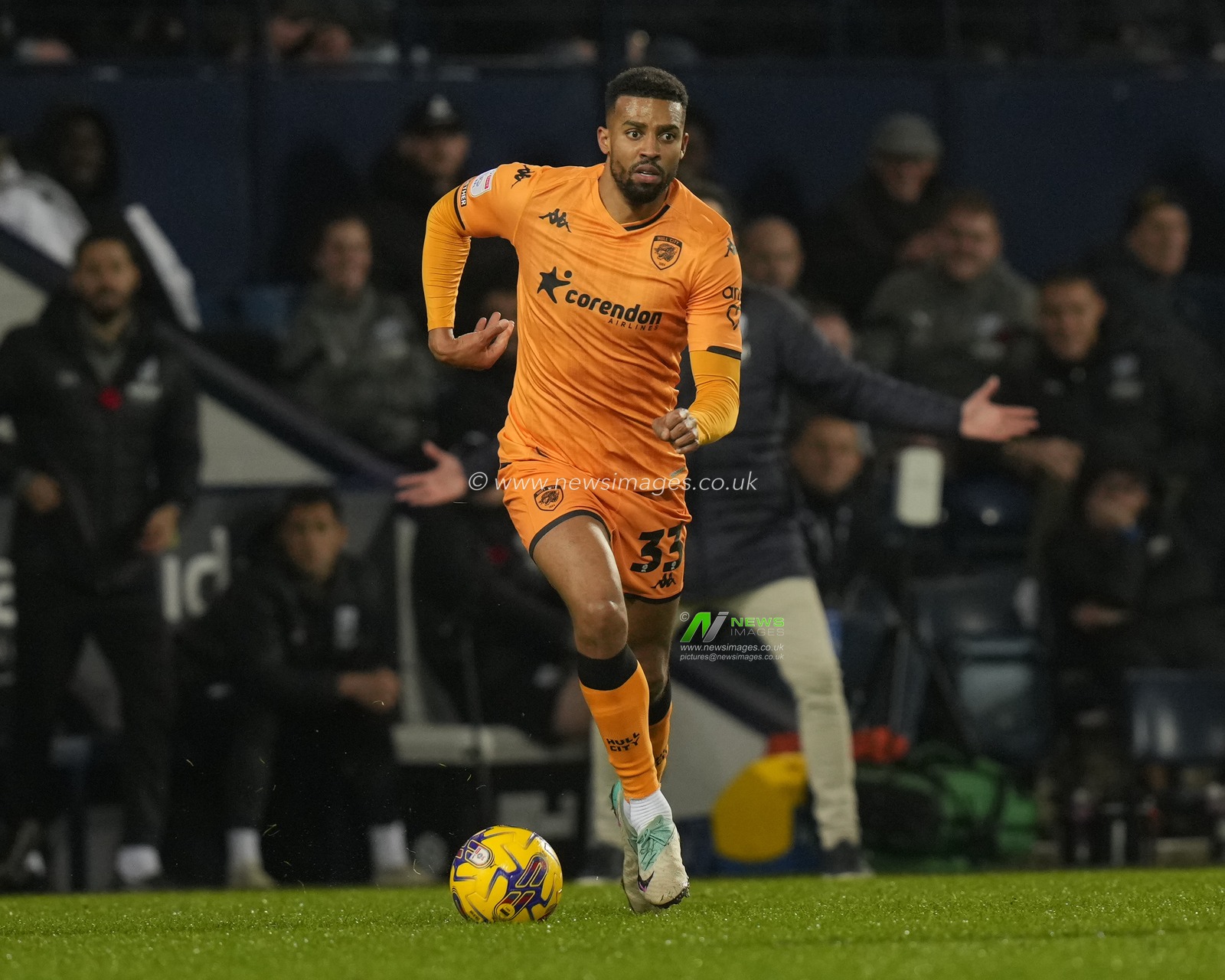 Cyrus Christie #33 of Hull City during the Sky Bet Championship match West Bromwich Albion vs Hull City at The Hawthorns, West Bromwich, United Kingdom, 4th November 2023

(Photo by Steve Flynn/News Images)