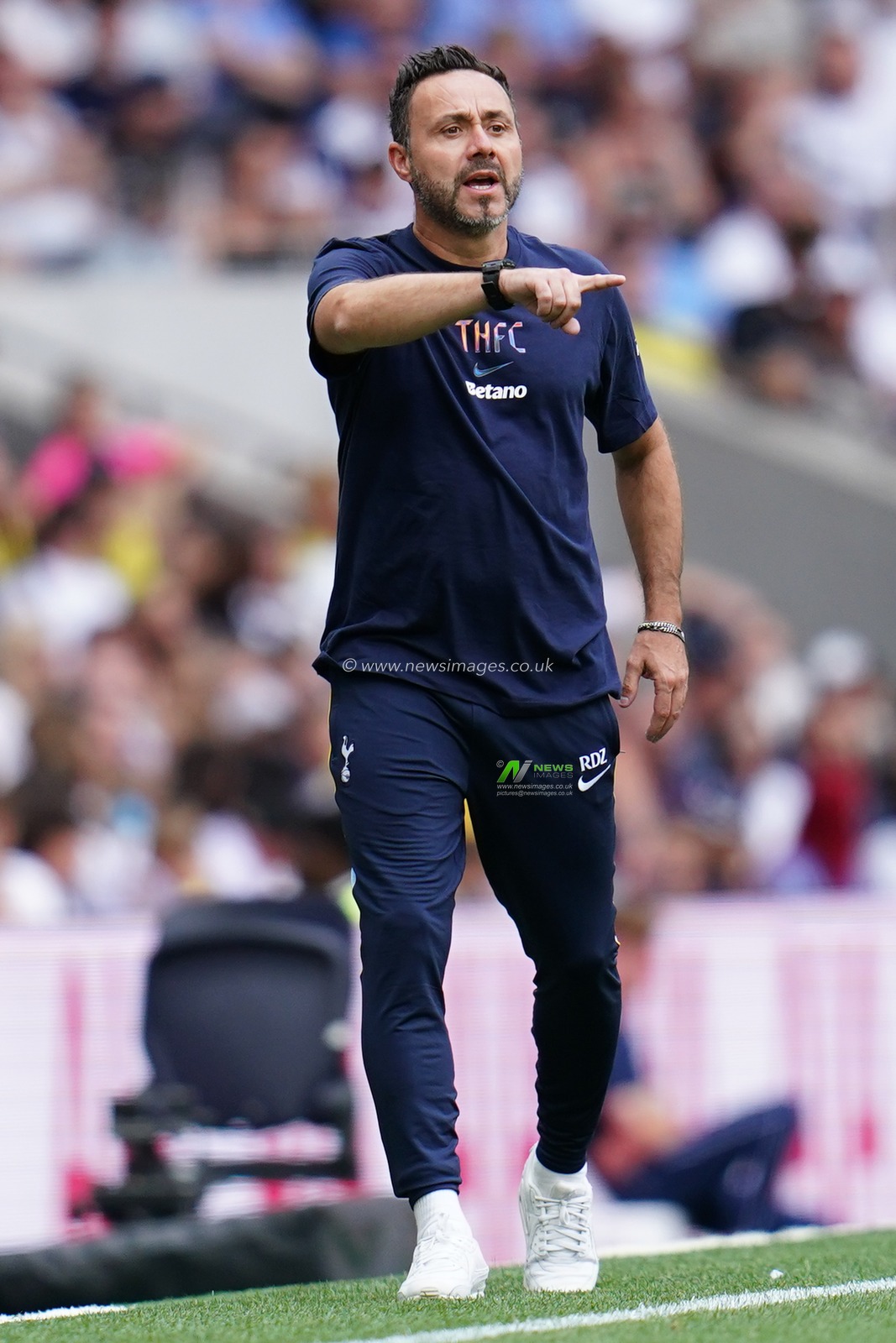 Roberto De Zerbi manager of Tottenham Hotspur during the pre-season friendly match Tottenham Hotspur vs Hoffenheim at Tottenham Hotspur Stadium, London, United Kingdom on 15 August 2026

(Photo by Harvey Murphy/News Images)