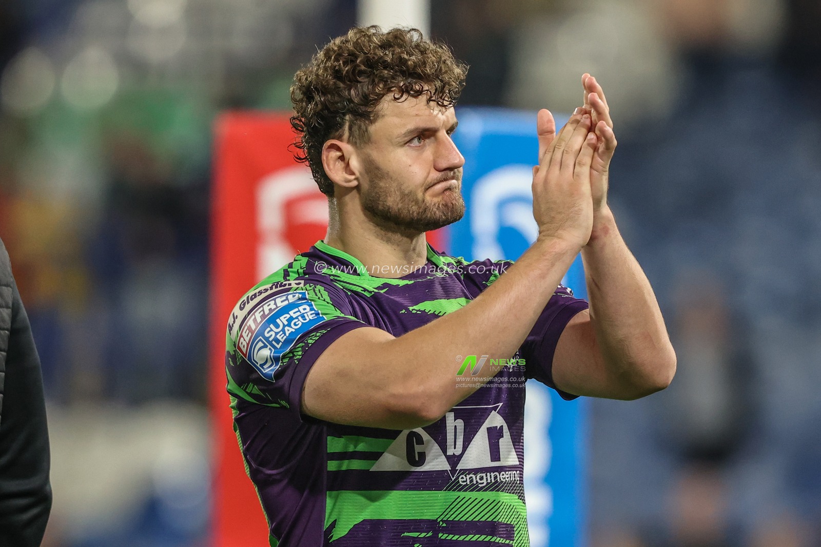 George Lawler of Castleford Tigers applauds the away fans after the game during the Betfred Super League Round 27 match Huddersfield Giants vs Castleford Tigers at John Smith's Stadium, Huddersfield, United Kingdom, 19th September 2024

(Photo by Alfie Cosgrove/News Images)