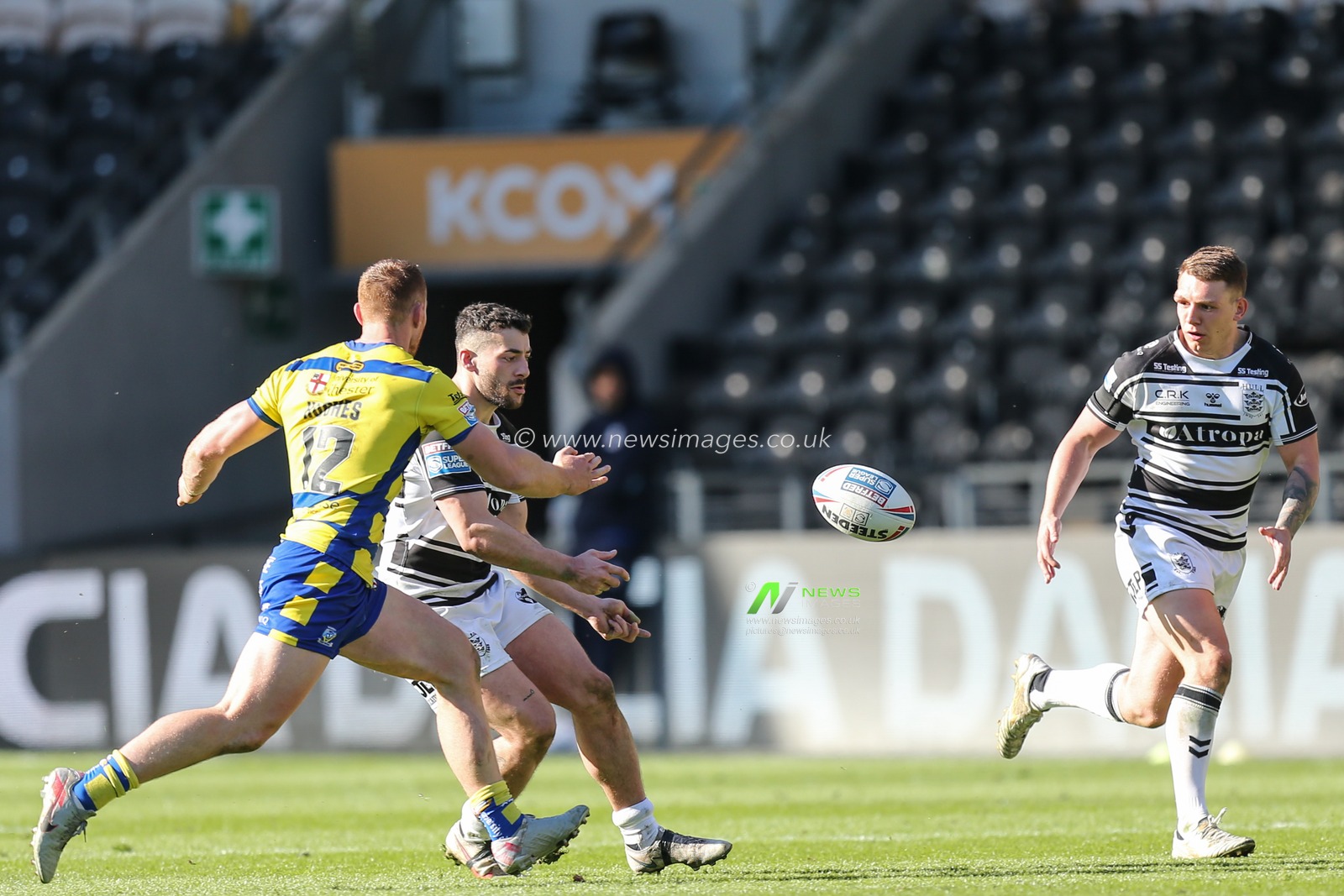 Jake Connor (1) of Hull FC passes to Jordan Lane (16) of Hull FC