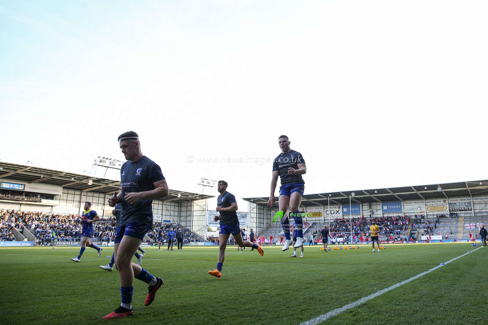 Warrington Wolves players during the pre-game warm up ahead of the Betfred Super League Round 11 match Warrington Wolves vs Hull KR at Halliwell Jones Stadium, Warrington, United Kingdom, 9th May 2024

(Photo by Gareth Evans/News Images)